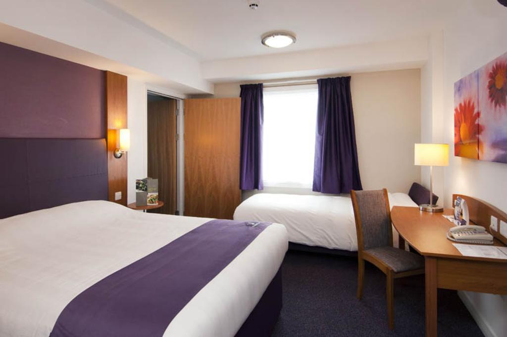 Premier Inn Edinburgh Airport - Newbridge Rum bild