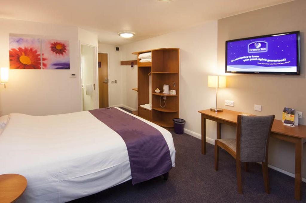 Premier Inn Edinburgh Airport - Newbridge Exteriör bild