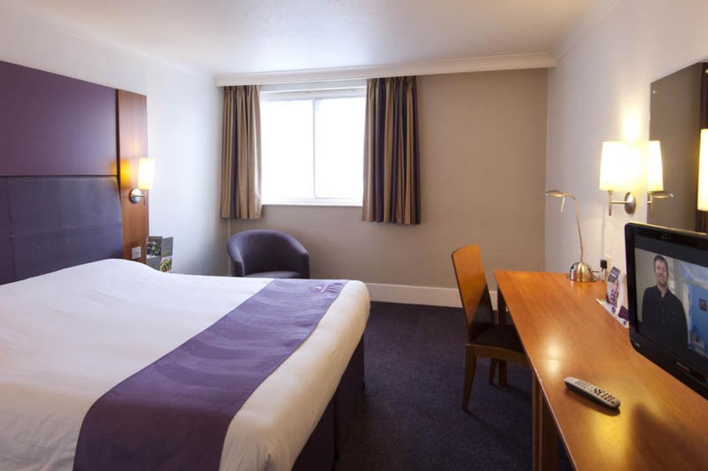 Premier Inn Edinburgh Airport - Newbridge Exteriör bild